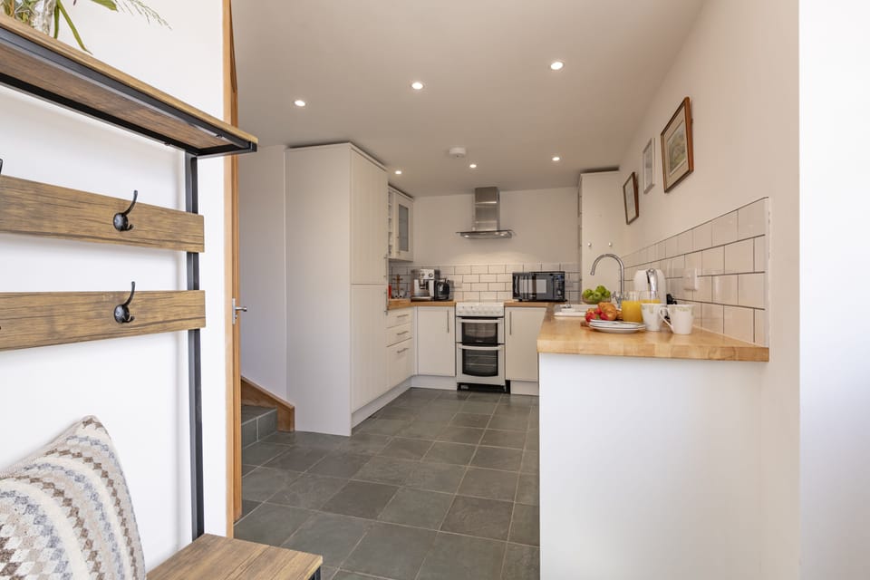 Ground floor: Fully fitted kitchen