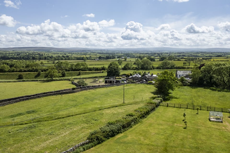 Ower Yonder, near Ingleton: Nestled in the quiet Hamlet of Far Westhouse