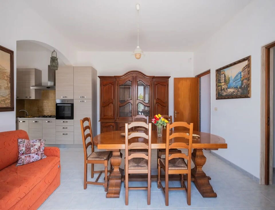 Autumn, Kitchen, Living Room, Spring, Summer