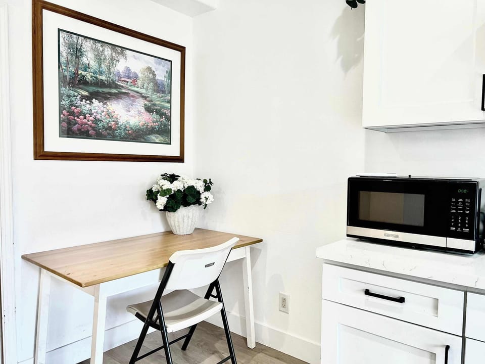 Practical corner table ideal for small items