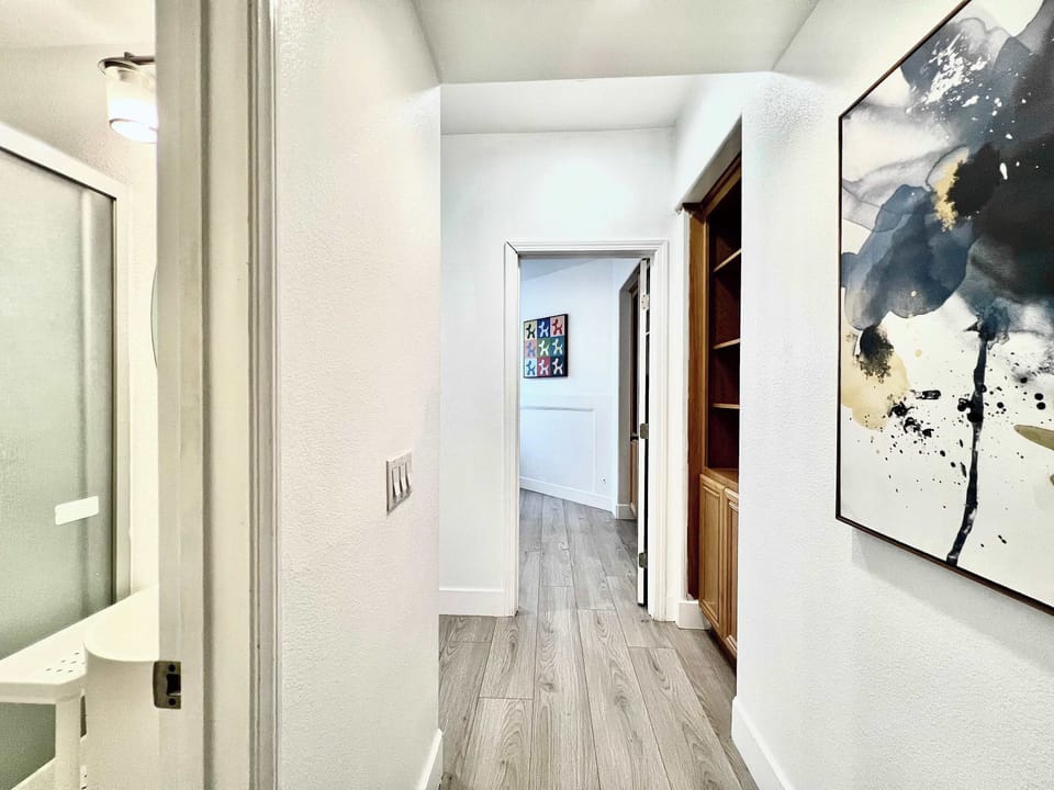 Contemporary hallway with a refined touch