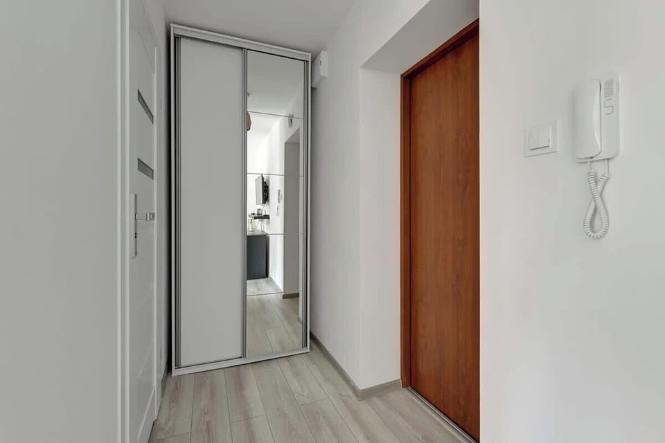The corridor of the Dobra apartment is a spacious and functional transition point that seamlessly connects all rooms.