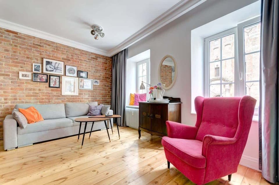  This room offers a lovely view of the vibrant Długa Street. The modern furnishings and stylish decor make the space both functional and chic.