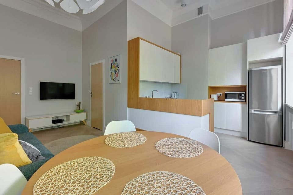 Subtle decorations and wooden accents give the interior a cozy feel.