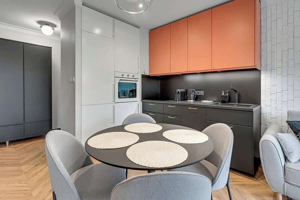 Sleek and refined blend of bold contrasts, minimalist details, and a contemporary palette evokes an effortlessly sophisticated charm.