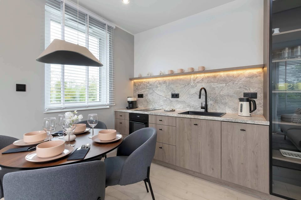 Fully equipped kitchenette. 