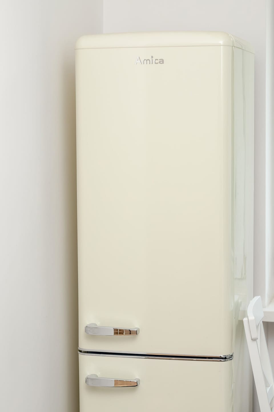 The large refrigerator will keep your products fresh and ready for a longer stay.