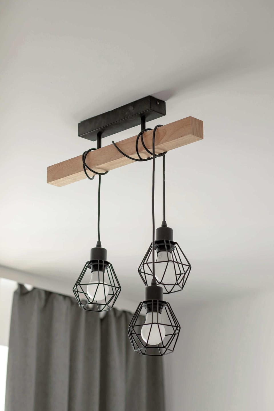 Decorative details / lamps in the studio.