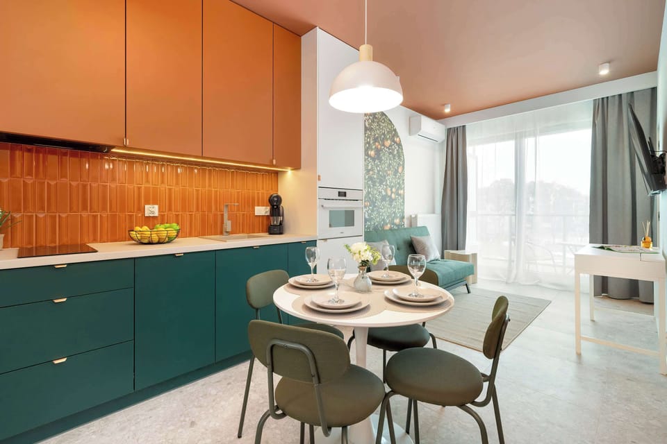 Modern, fully equipped kitchenette. 