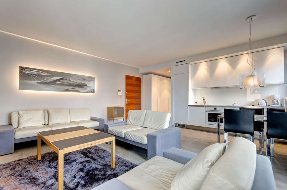 The living room offers comfortable sofas, great for relaxing but also for receiving guests. 