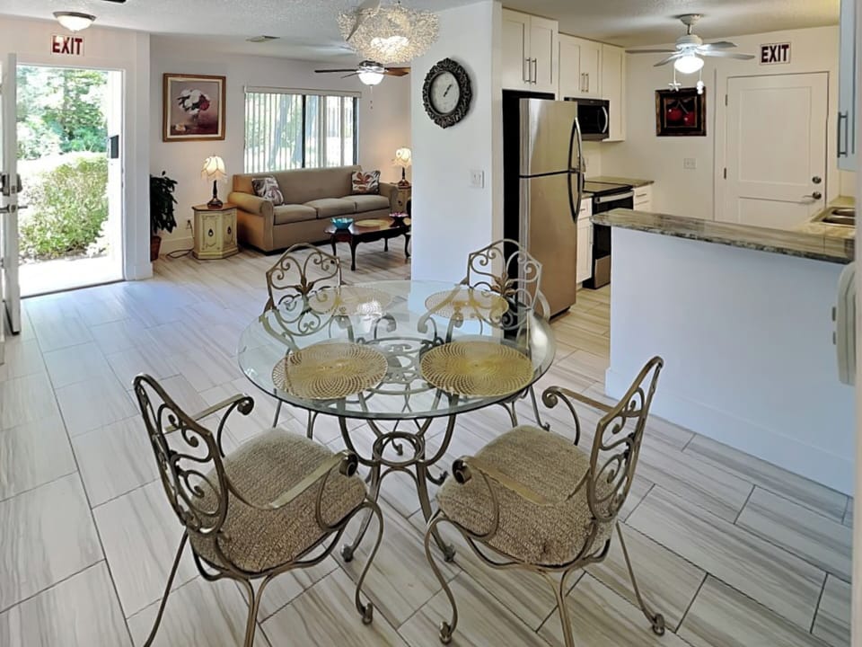 Dining Area - Seating for Four