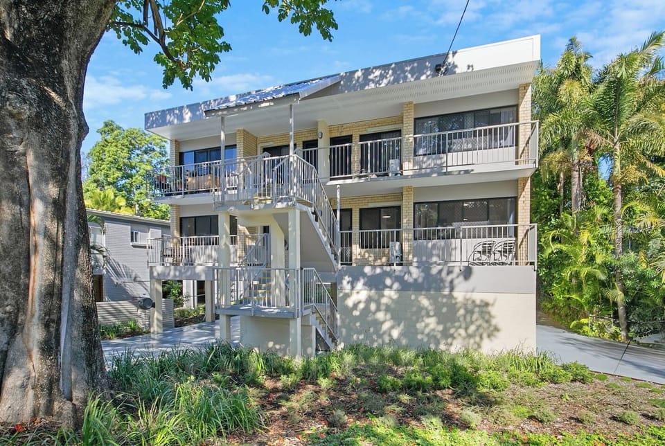 A leafy, quiet complex welcomes you home, with the apartment offering easy access and a peaceful entry tucked away from the street.