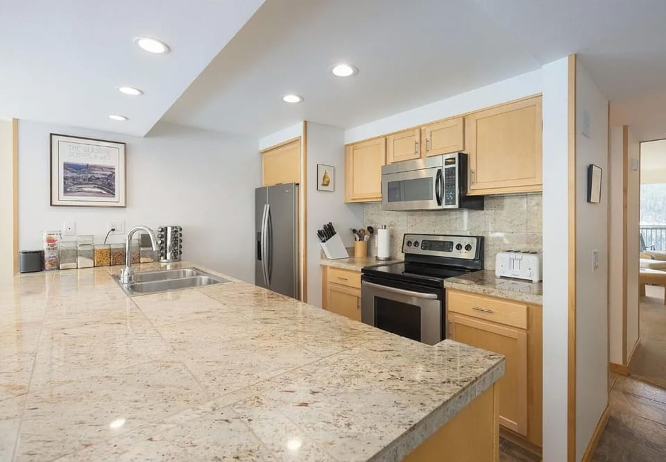 Kitchen with a lot of counterspace