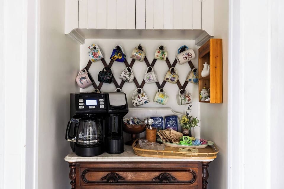 K-Cup, traditional drip, French press, kettle & frothing wand. Regular and decaf