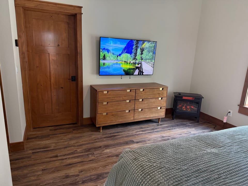 Television / Fireplace