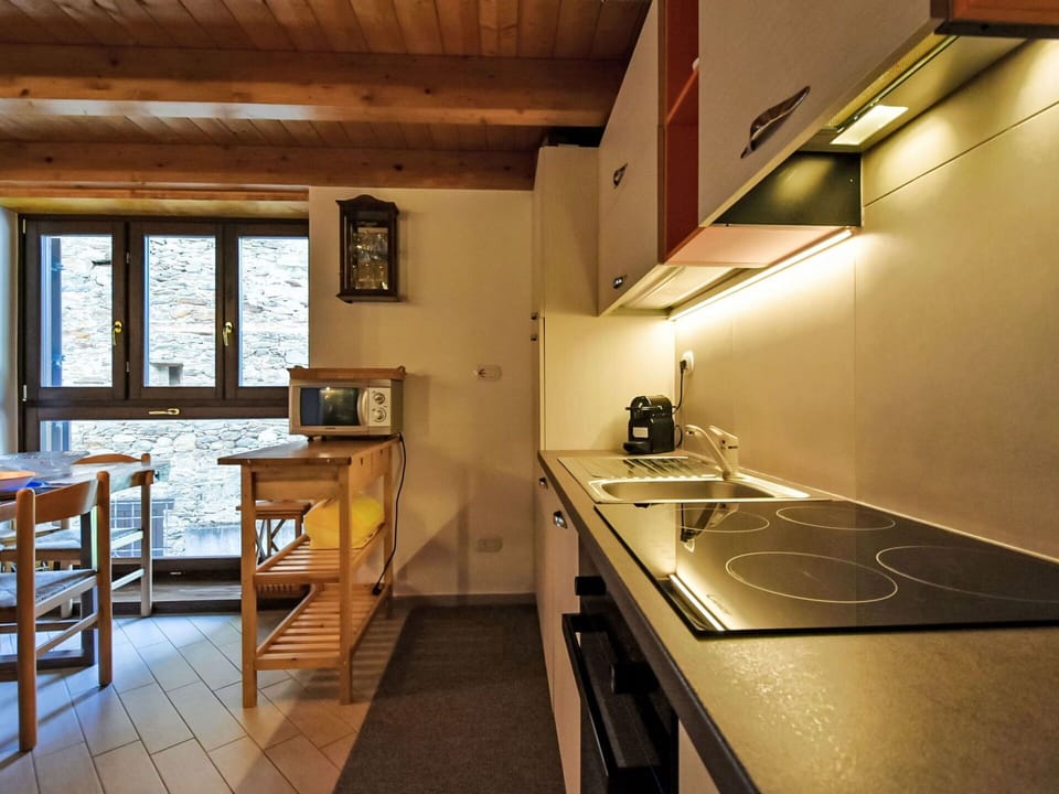 Wood, Interior Design, Ceiling, Kitchen, Flooring, Countertop, Floor, Room, Furniture, Cabinetry