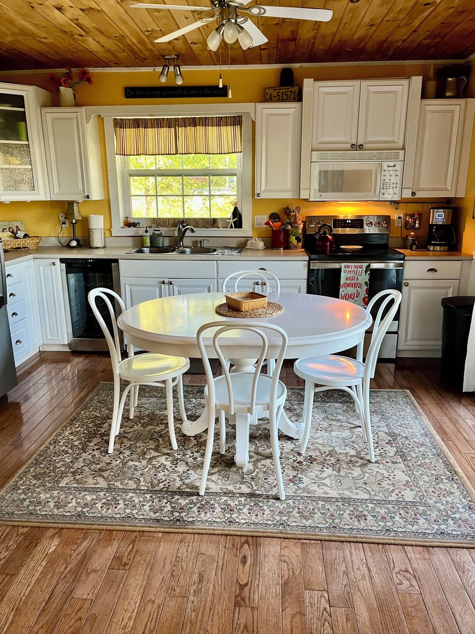Cozy fully equipped kitchen
