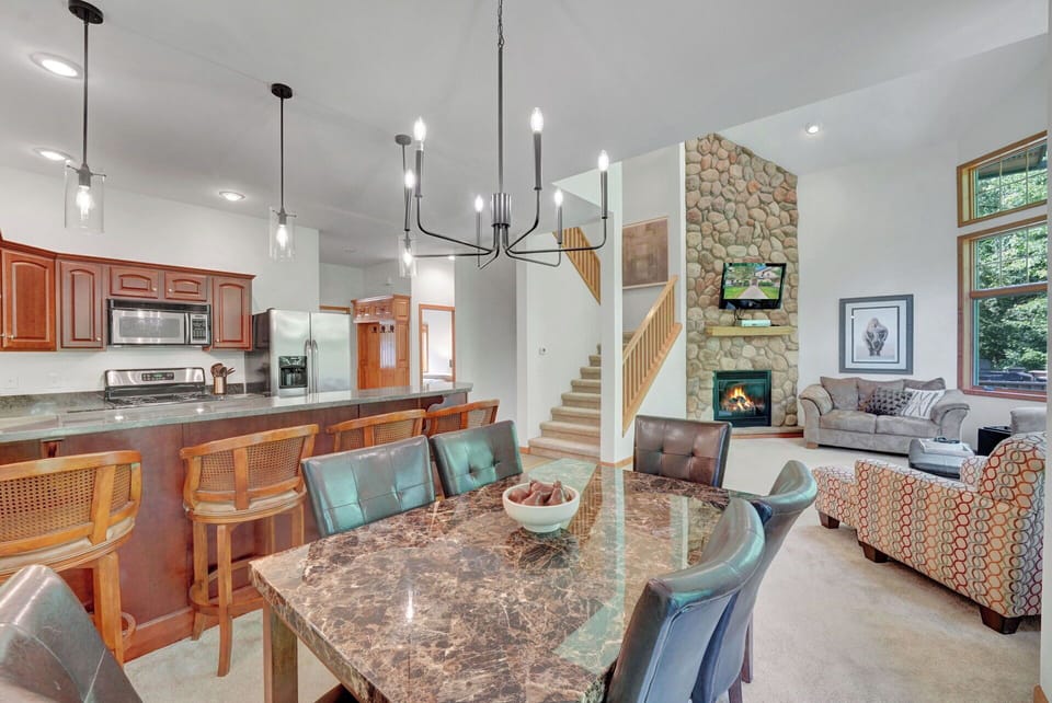 Kitchen and dining area
