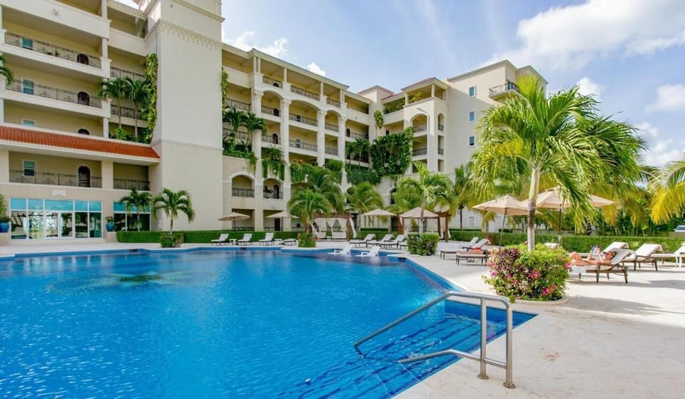 Huge swimming pool.