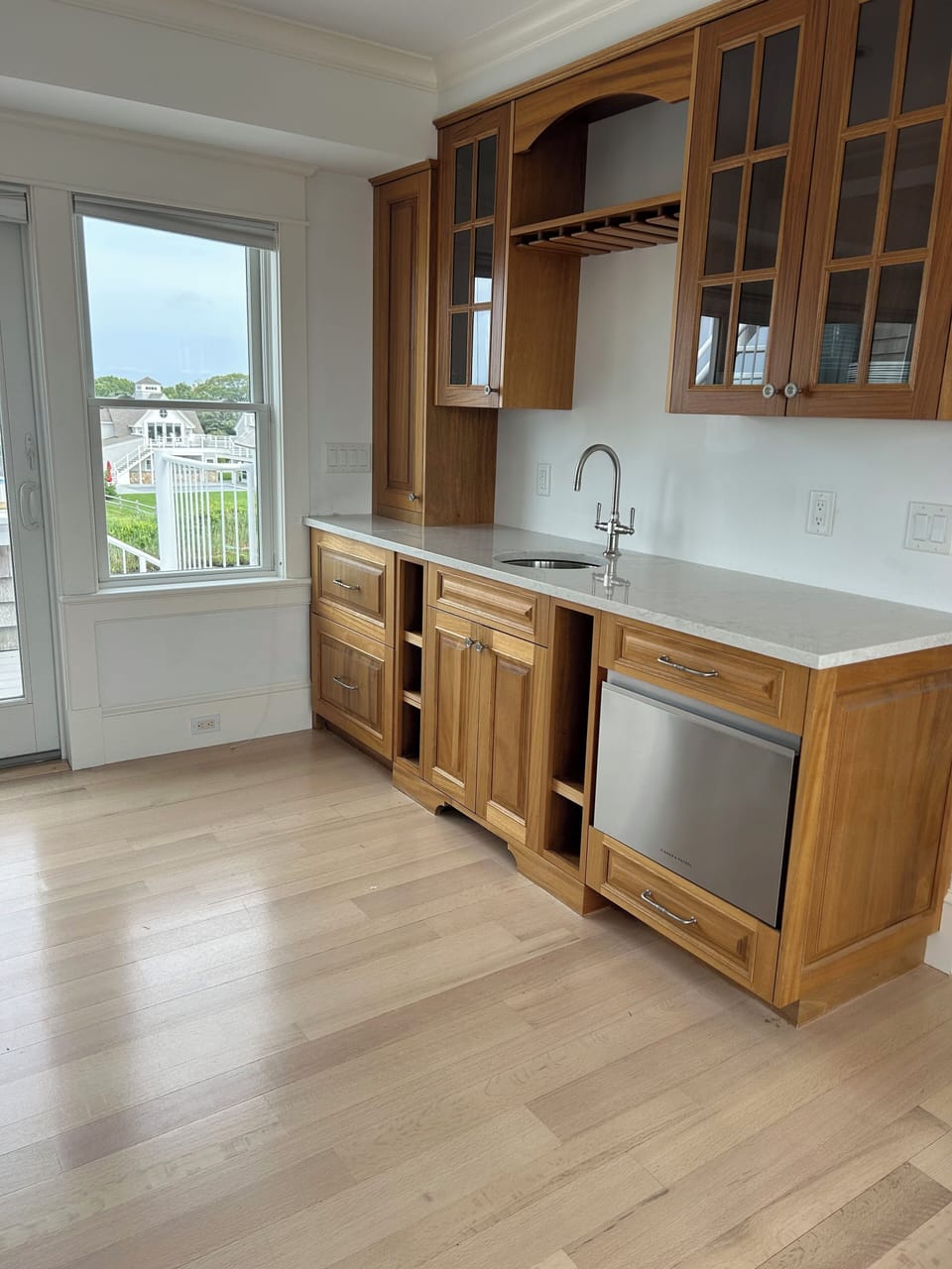 3rd floor mini bar with sink , dishwasher and refrigerator drawers