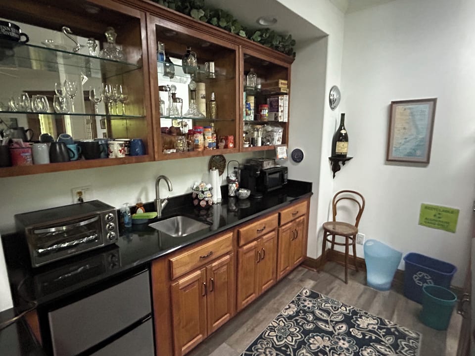 Bar area No full kitchen 