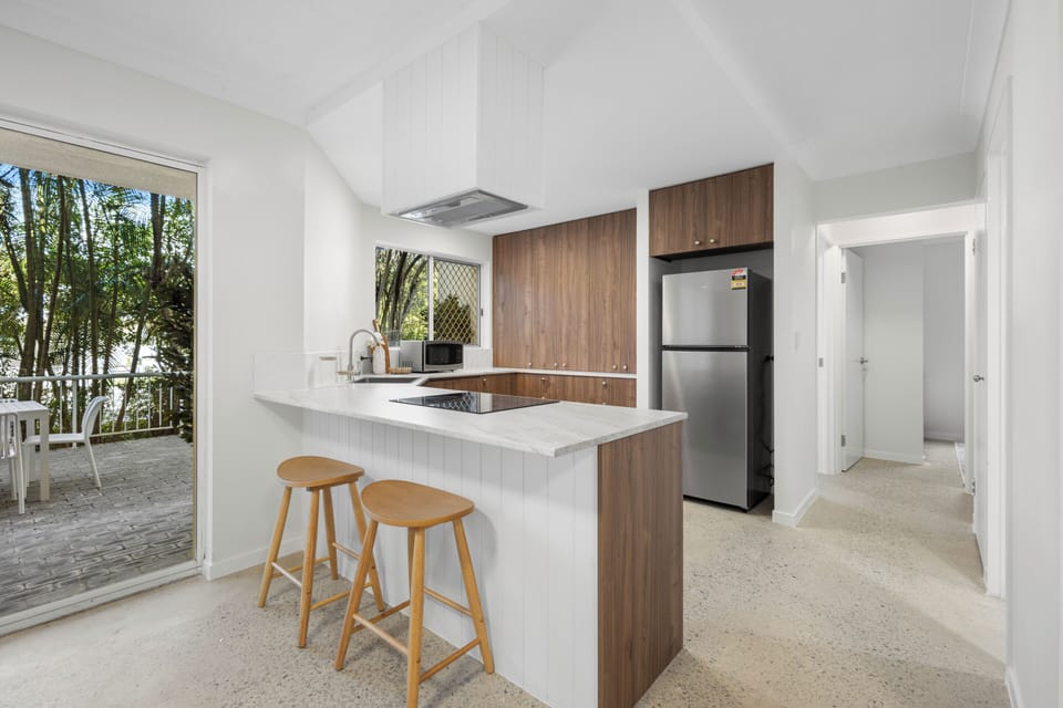 Appliance-equipped kitchen for daily use