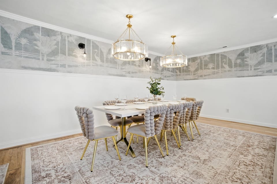 Dining Table has 10 seats and there are also 3 additional seats at the Kitchen Peninsula