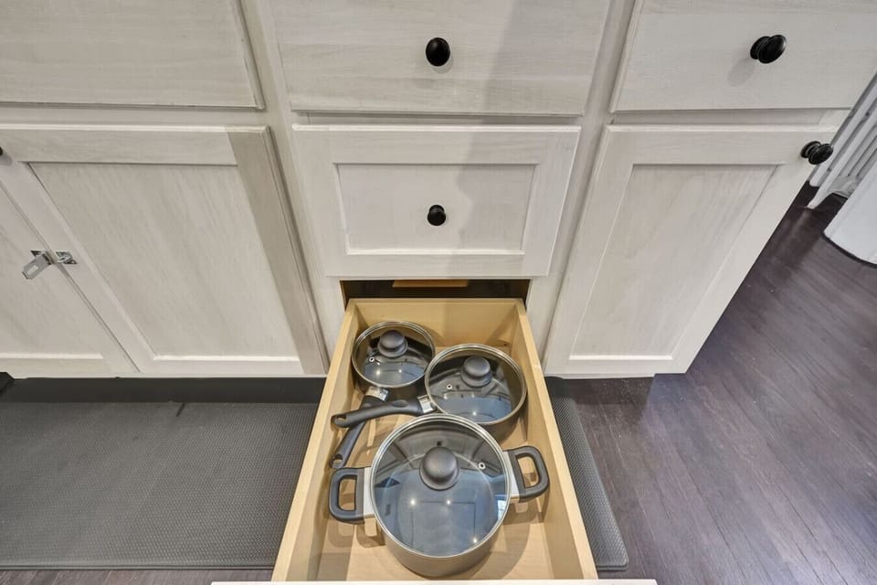 Cooking made easy! Find a full set of pots and pans conveniently tucked away in your kitchen. Everything you need to prepare a homemade meal is here.