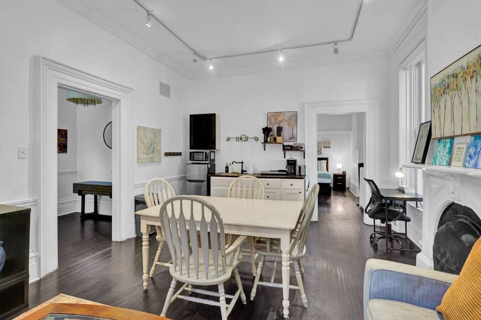 Cook, work, and unwind all in one inviting space. Whether you’re sharing a meal, catching up on work, or relaxing after a day out, this open layout gives you comfort, light, and everything you need to feel at home.