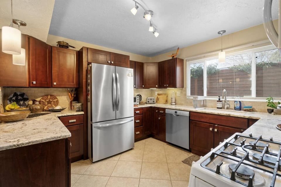 Full Kitchen 