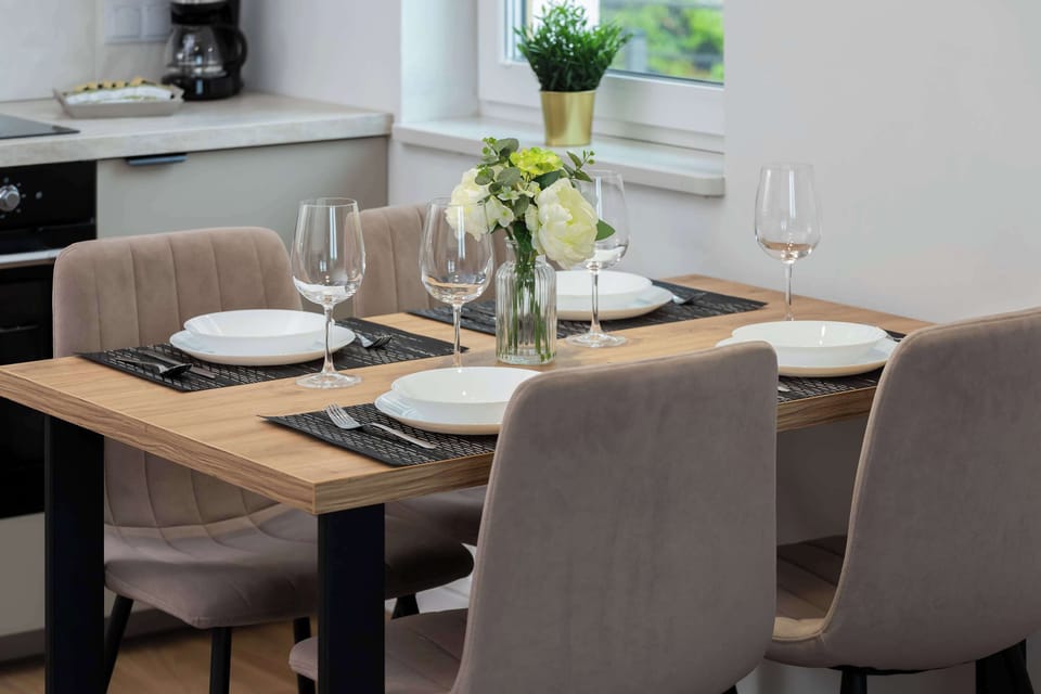 A beautifully set dining table with glasses and floral decoration enhances every meal.