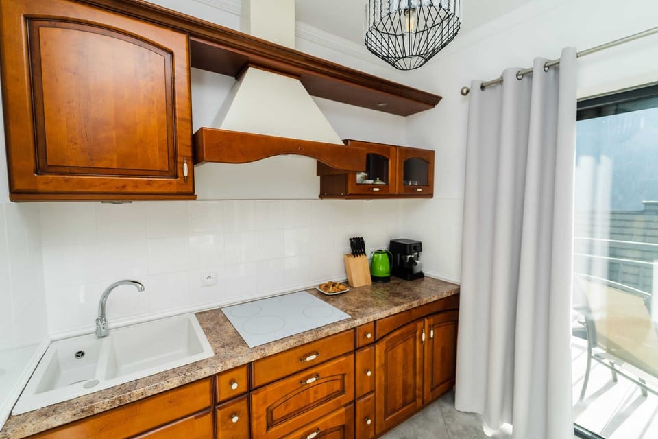 Fully equipped kitchenette.