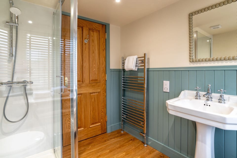Upstairs Bathroom