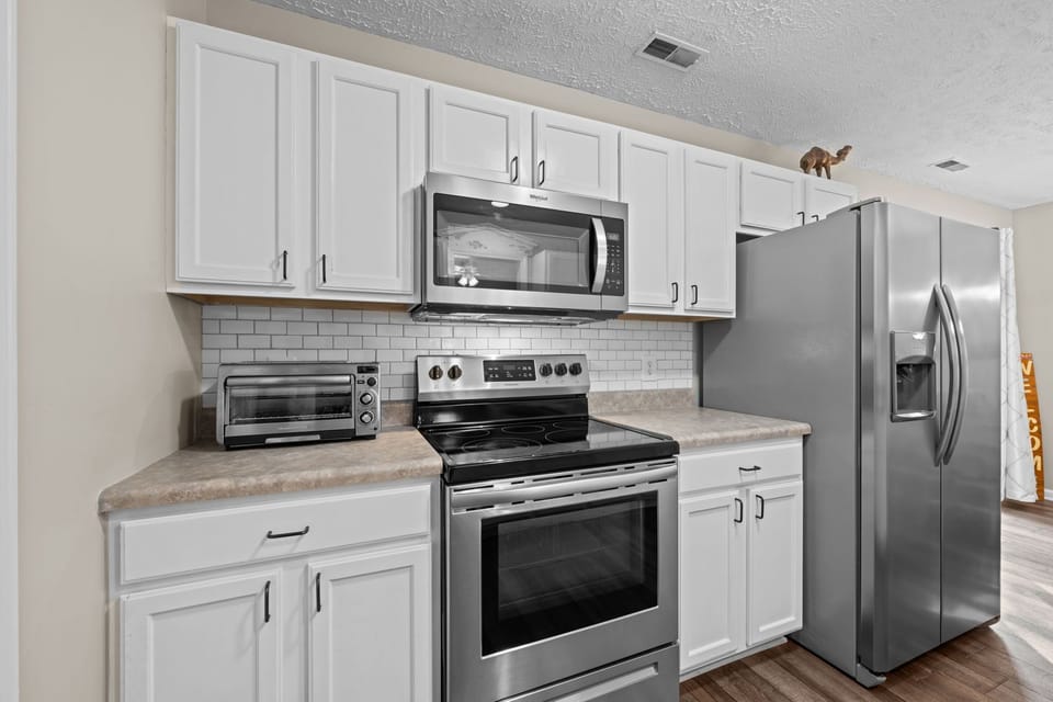 Electric Range, Over-the-range Vented Microwave, and Toaster