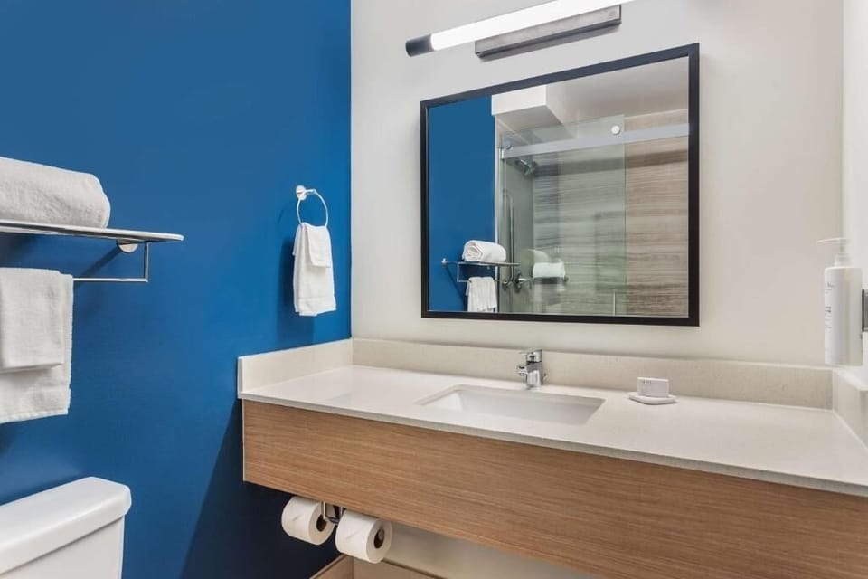Start your morning smoothly with a clean, well-lit sink area.