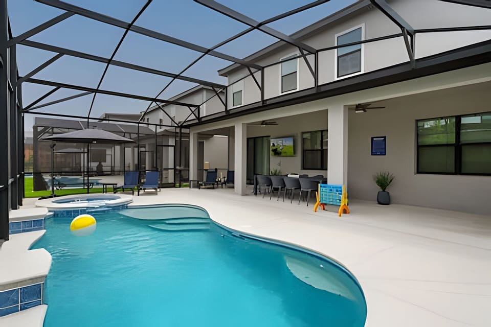 Swimming pool