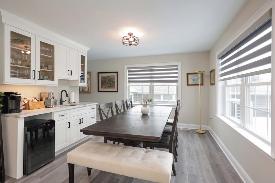 Dining Room w/ Wet Bar