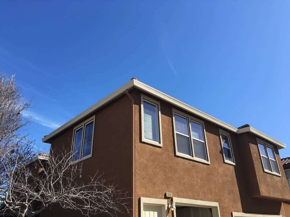 upstairs unit. 1 car garage included