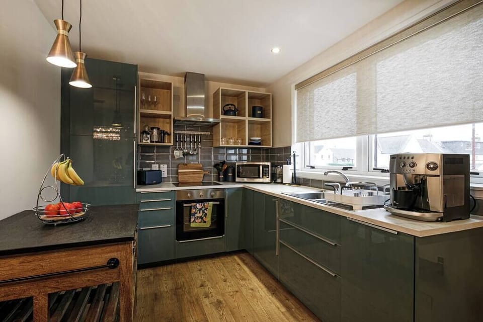Kitchen with island,  coffee bar and juicer. Well equipped with all utensils , fridge-freezer, dish washer and washing machine