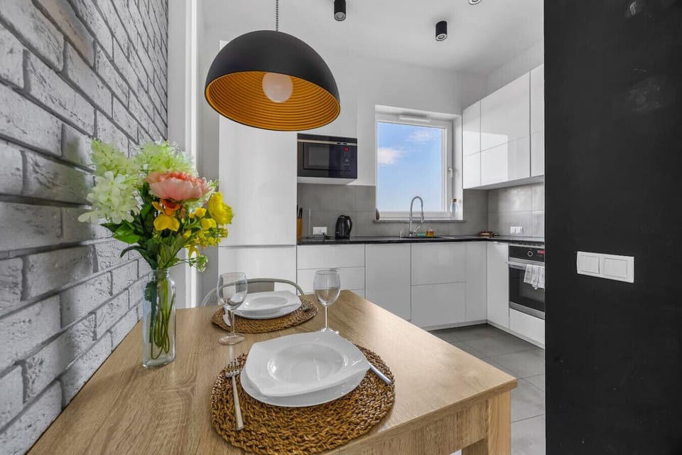 Fully Equipped Kitchen with Dining Table | Book Now with RENTUJEMY.COM