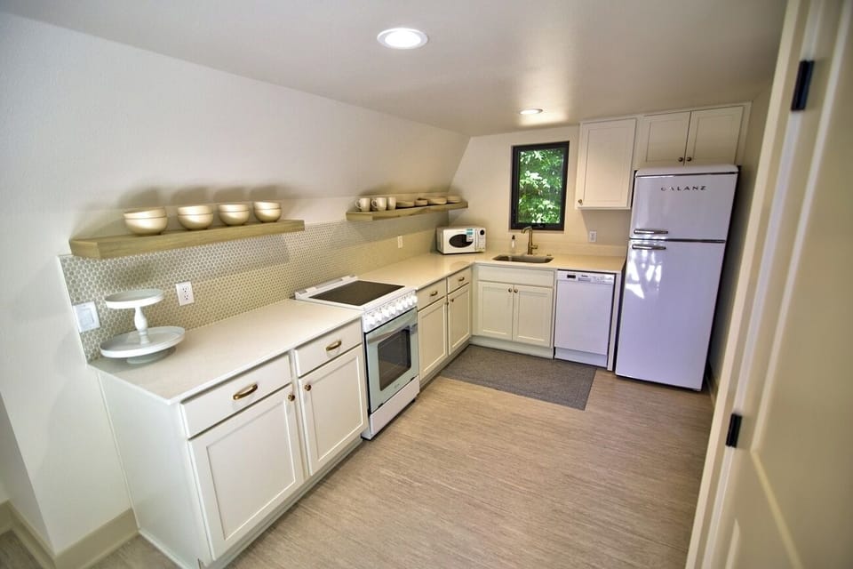 Whip up meals effortlessly with a full stove and dishwasher.