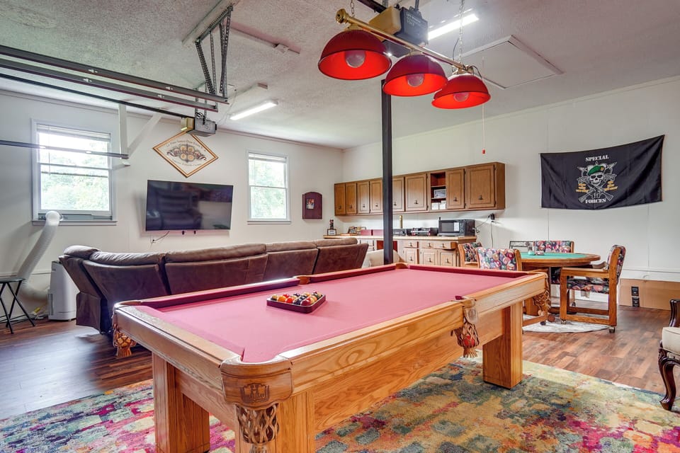 Game Room | Garage | Pool Table | Poker Table | Smart TV | Free WiFi