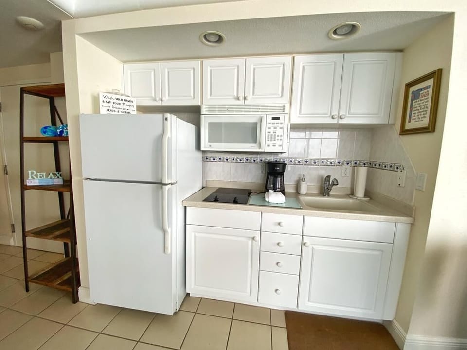 Private kitchen with everything you need to cook and feel at home.
