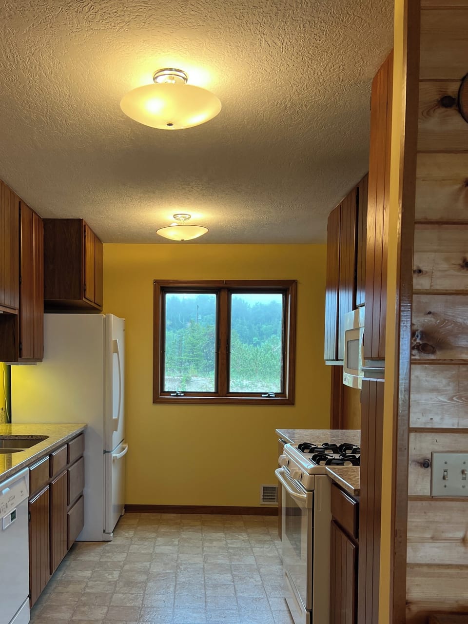 Well equipped Kitchen.