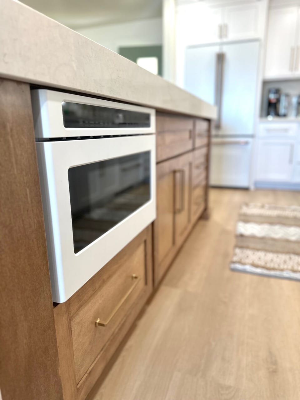 Cafe' push button microwave