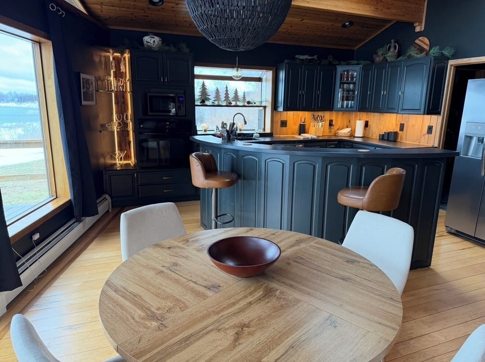 Kitchen & Dining Area