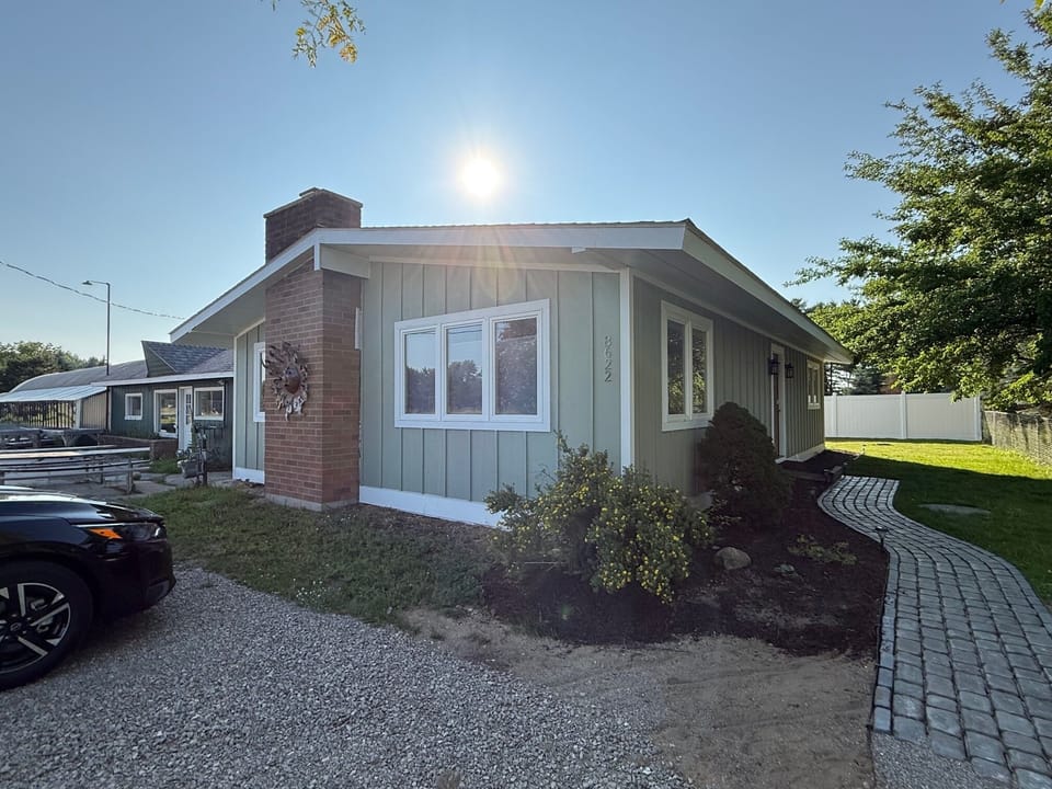 Charming home attached to a quaint flower shop/greenhouse (currently inactive).