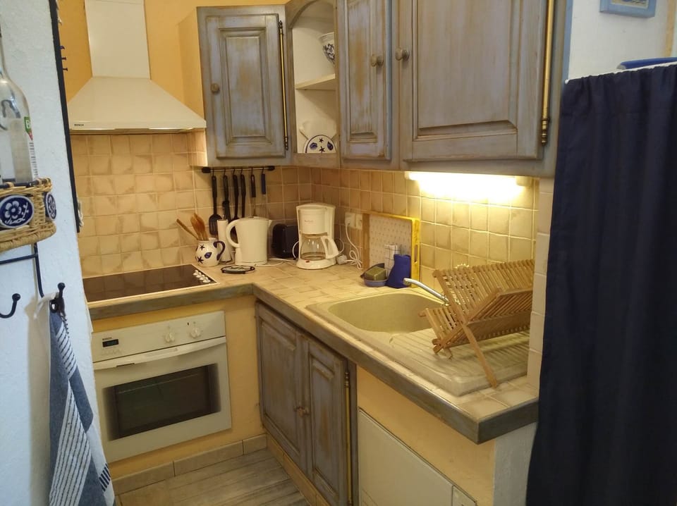 2022_les-terrasses-gites-en-Cévennes-La-Grande-Bleue_cuisine_011