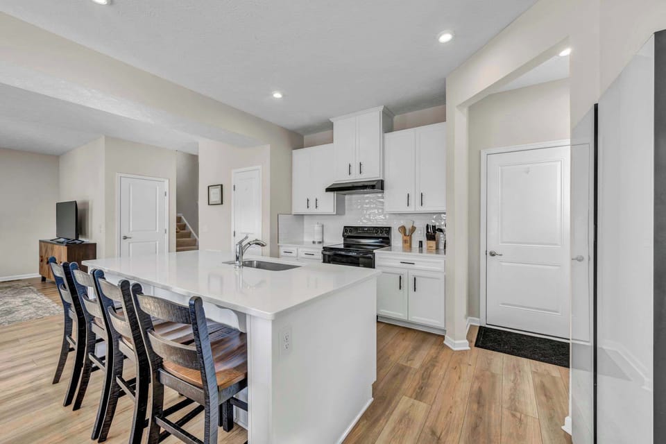 Spacious and well-equipped kitchen featuring modern appliances and all the tools you need to cook and connect with loved ones.