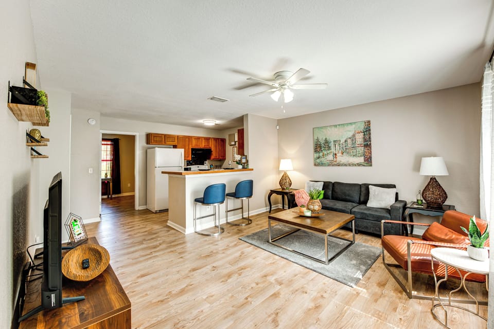 Tallahassee Vacation Rental | 3BR | 3BA | Steps to Enter | 1,600 Sq Ft